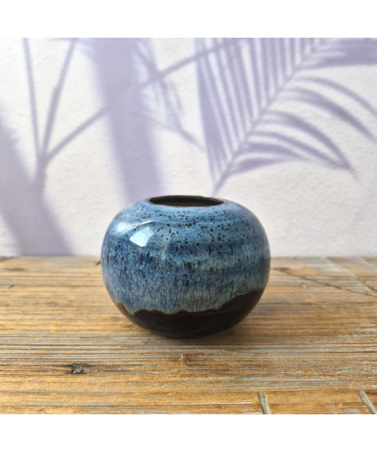 Round vase